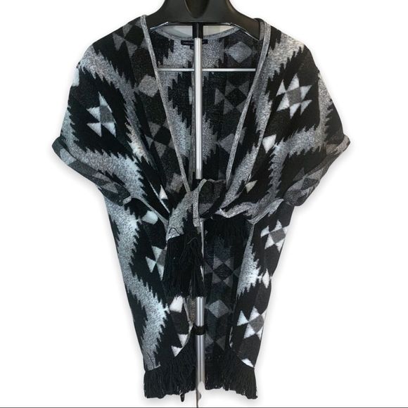 American Eagle Women XS/S Southwestern Print Wool Blend Poncho Wrap Aztec Black - Picture 6 of 12